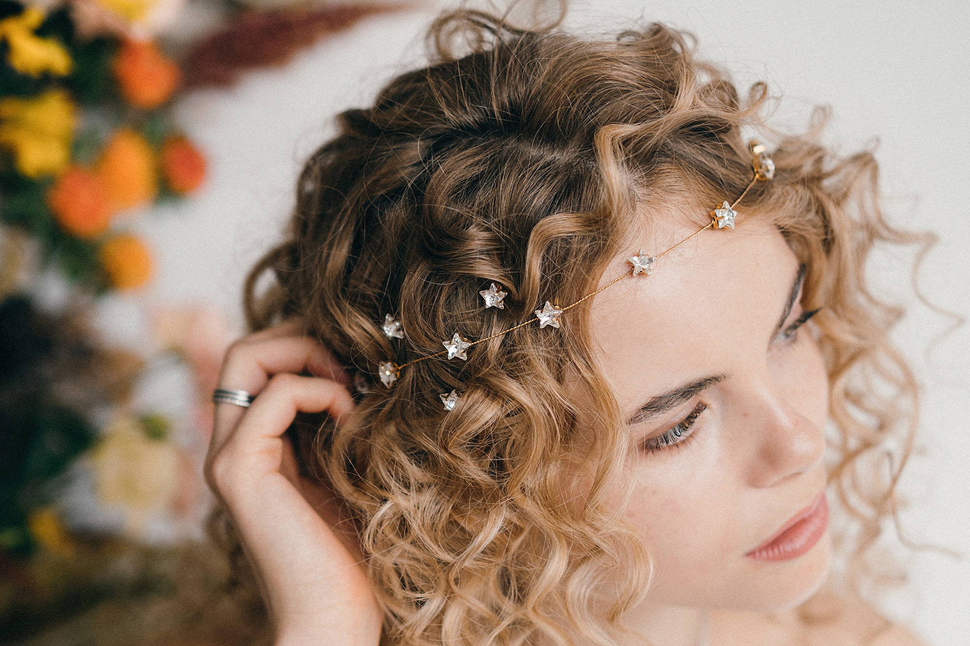 Waves and Headbands: Elevate Your Wavy Hair with Stylish Accessories